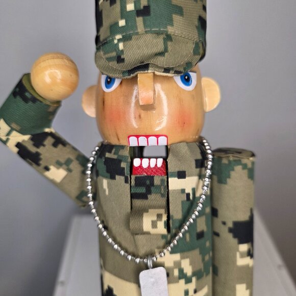 Military Soldier Camo Nutcracker Wood Dog Tags 2015 - Picture 8 of 8